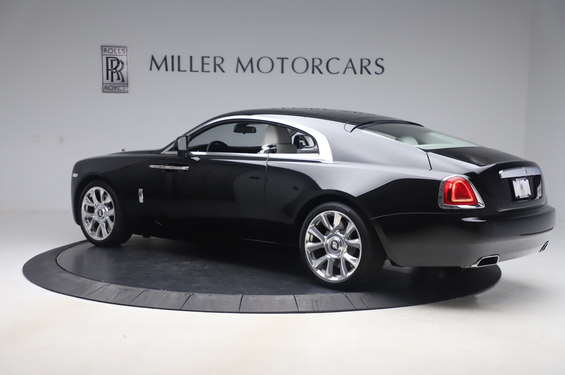 Rolls Royce Wraith Giá bán và Thông số 2023  Blog Xe Hơi Carmudi
